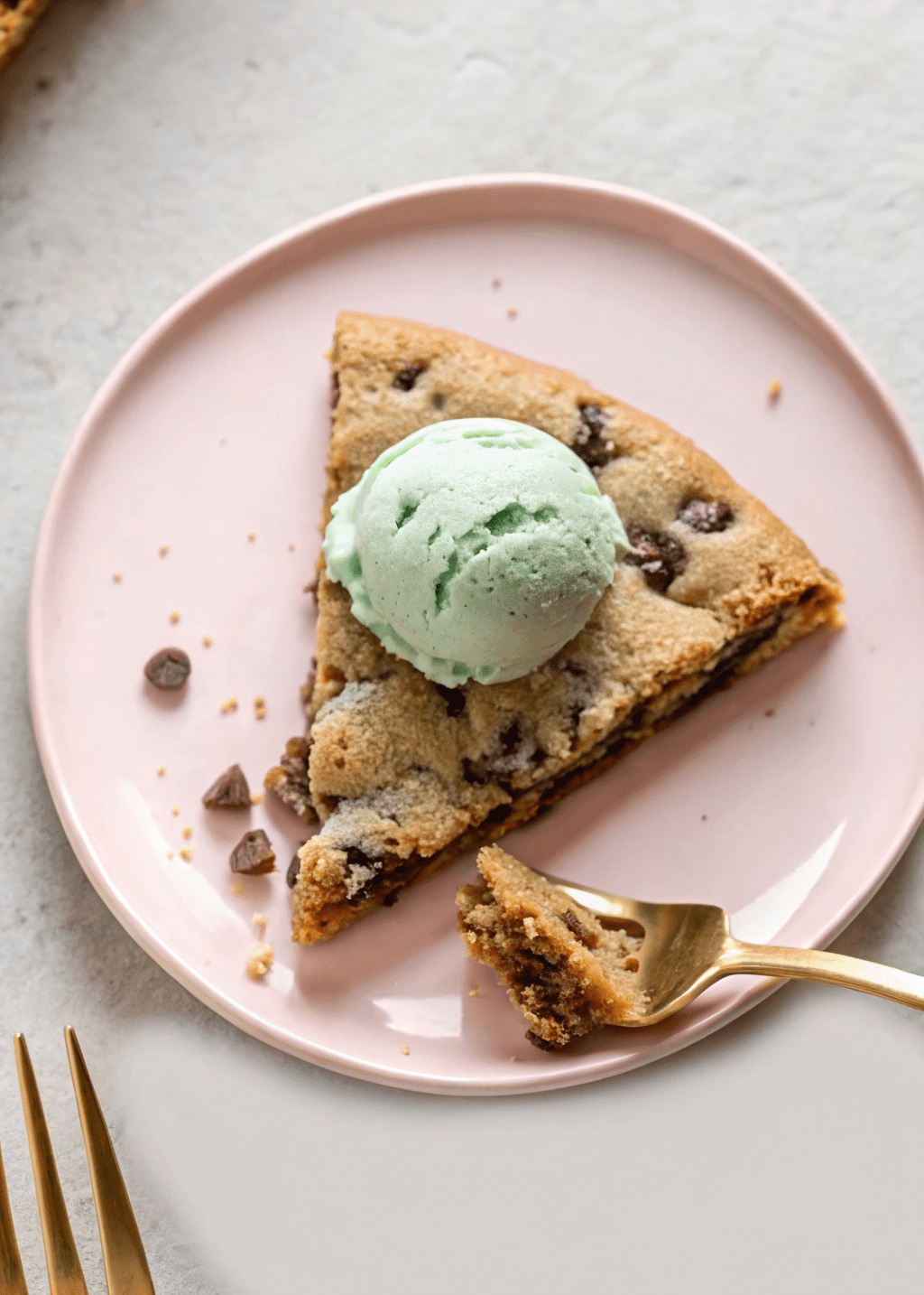 Chocolate Chip Cookie Pizza