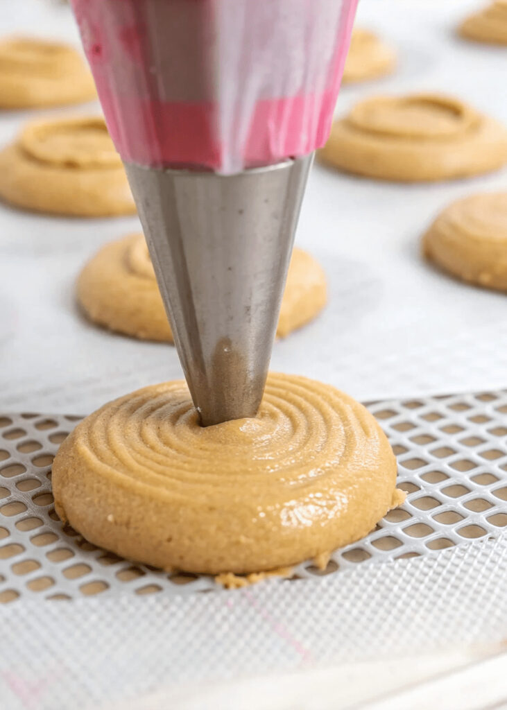 Biscoff Macarons