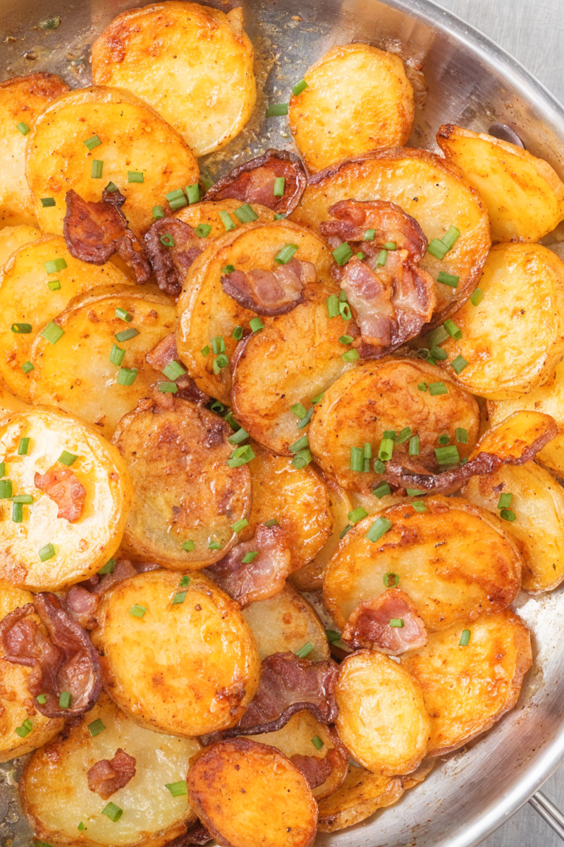 Bratkartoffeln (German fried potatoes with mushroom and onions)