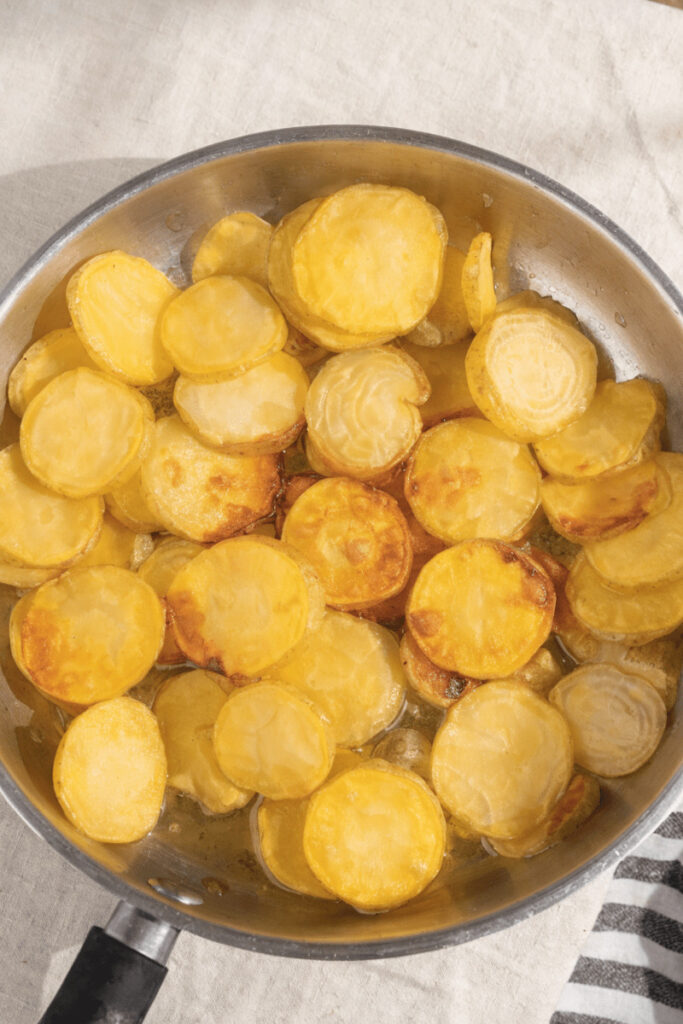 Bratkartoffeln (German fried potatoes with mushroom and onions)