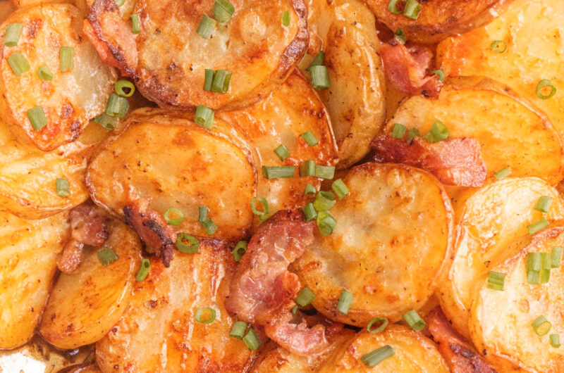 Bratkartoffeln (German fried potatoes with mushroom and onions)